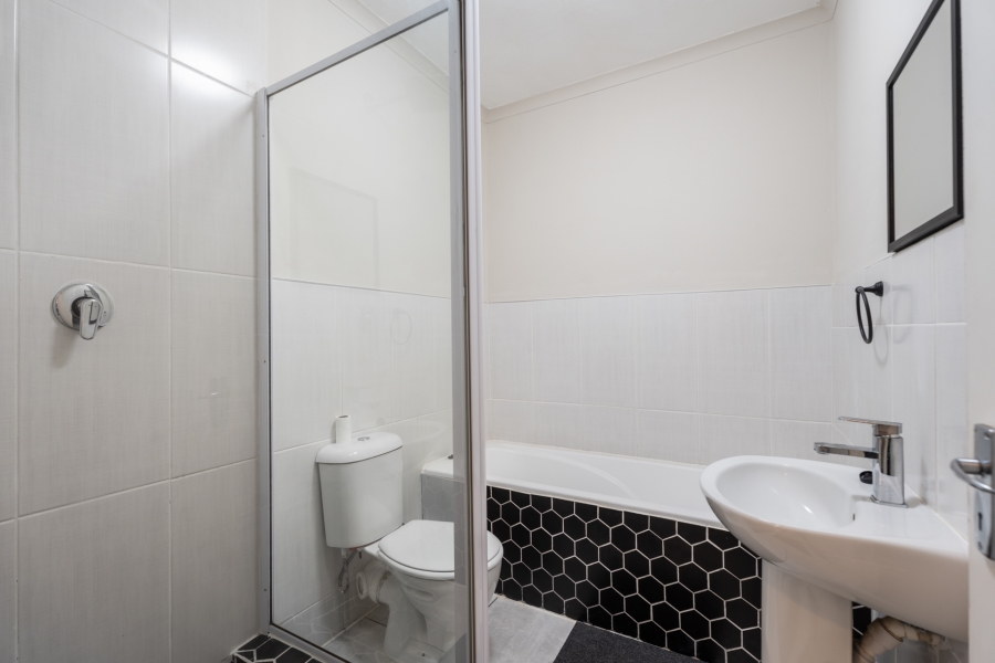 2 Bedroom Property for Sale in Whispering Pines Western Cape